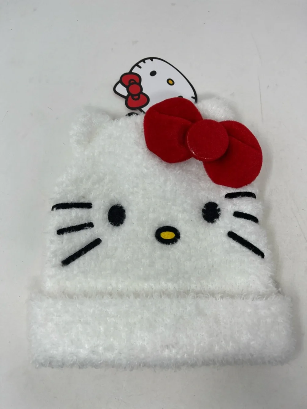 HELLO KITTY BUNDLE 7 -BEANIE, 2 KEYCHAIN, CRÈME SHOP BATH BOMB LIP BALM, CHARM